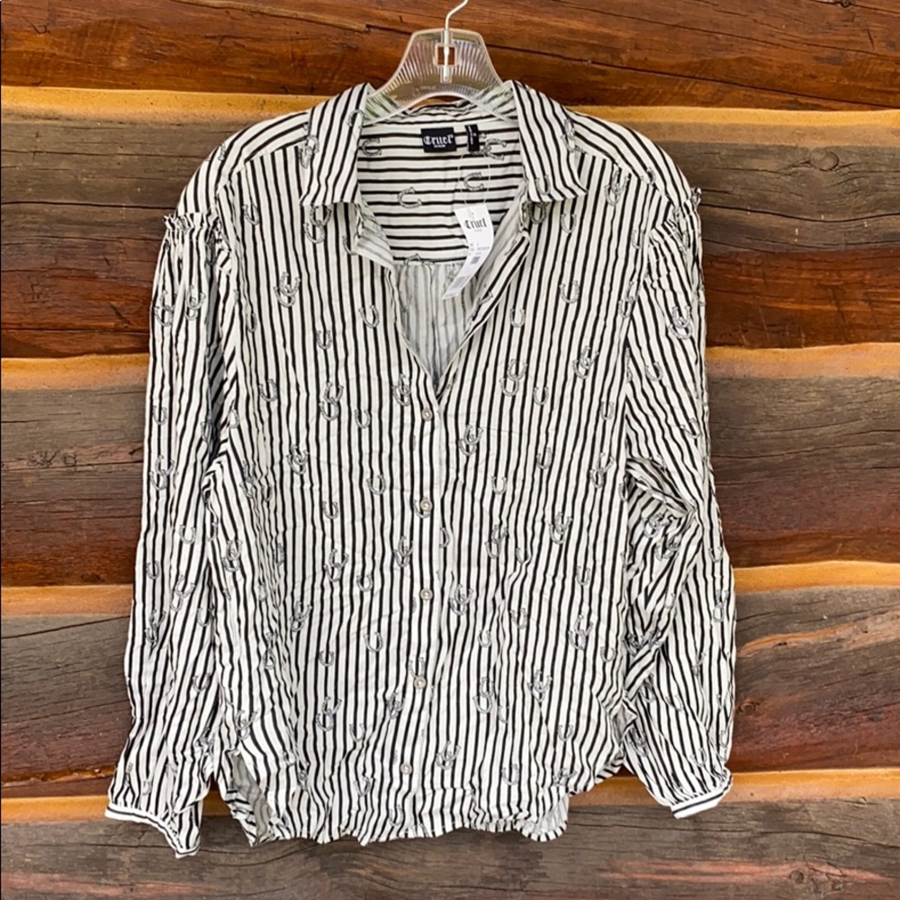 Horseshoe oversized blouse with ruffles
